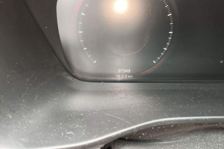 Used Volvo XC40 2020 T3 Smart & Stylish Edition Odometer Close Up