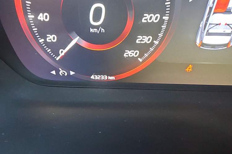Used Volvo XC40 2020 T3 Smart & Stylish Edition Odometer Close Up