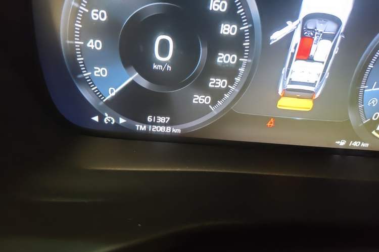 Used Volvo XC40 2020 T3 Smart & Stylish Edition Odometer Close Up