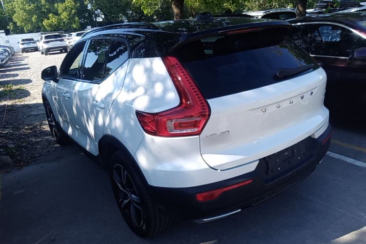 Used Volvo XC40 2020 T4 Four-Wheel Drive Smart & Sporty Edition Rear Left 45 Deg