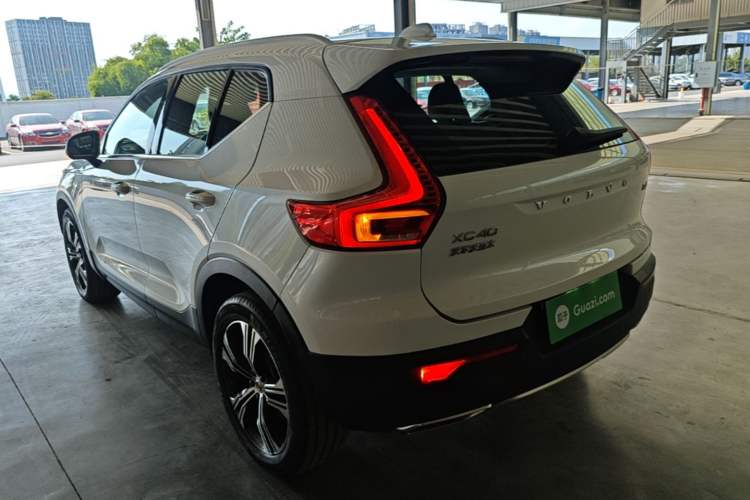 Used Volvo XC40 2020 T4 4x4 Zhiya Luxury Edition Rear Left 45 Deg