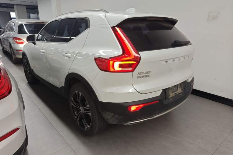 Used Volvo XC40 2020 T4 Four-Wheel Drive Smart Luxury Edition Rear Left 45 Deg