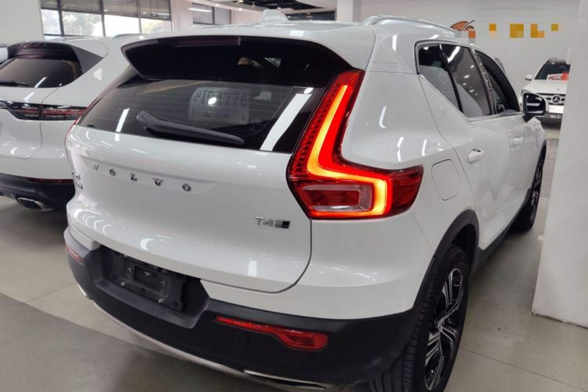 Used Volvo XC40 2020 T4 Four-Wheel Drive Smart Luxury Edition Rear Right 45 Deg