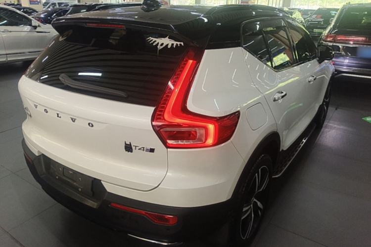 Used Volvo XC40 2020 T4 Four-Wheel Drive Smart & Sporty Edition Rear Right 45 Deg