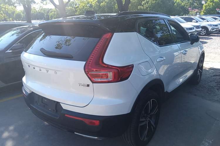 Used Volvo XC40 2020 T4 Four-Wheel Drive Smart & Sporty Edition Rear Right 45 Deg