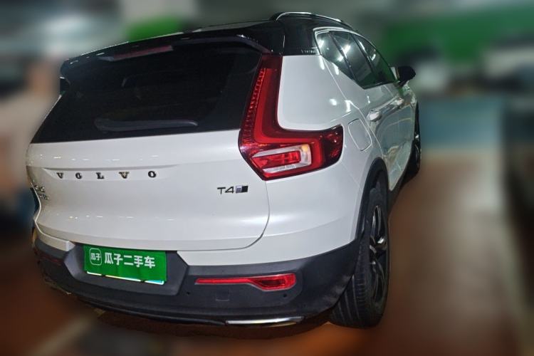 Used Volvo XC40 2020 T4 Four-Wheel Drive Smart & Sporty Edition Rear Right 45 Deg