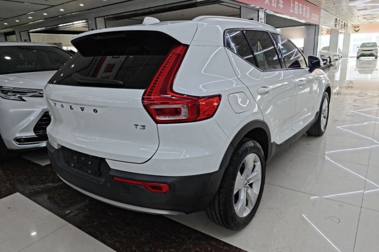 Used Volvo XC40 2020 T3 Smart & Stylish Edition Rear Right 45 Deg