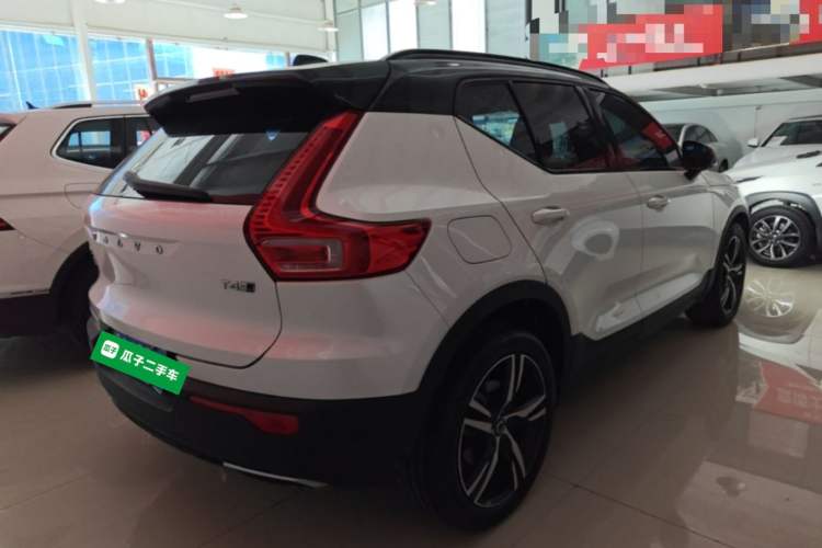Used Volvo XC40 2020 T4 4x4 Smart Luxury Sport Edition Rear Right 45 Deg