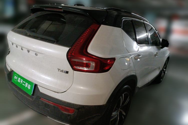 Used Volvo XC40 2020 T4 Four-Wheel Drive Smart & Sporty Edition Rear Right 45 Deg