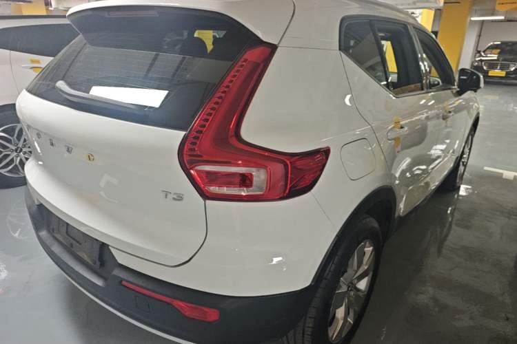 Used Volvo XC40 2020 T3 Smart & Stylish Edition Rear Right 45 Deg