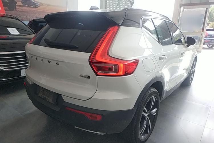 Used Volvo XC40 2020 T4 Four-Wheel Drive Smart & Sporty Edition Rear Right 45 Deg