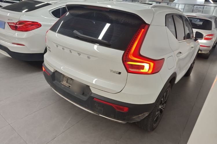 Used Volvo XC40 2020 T4 Four-Wheel Drive Smart Luxury Edition Rear Right 45 Deg