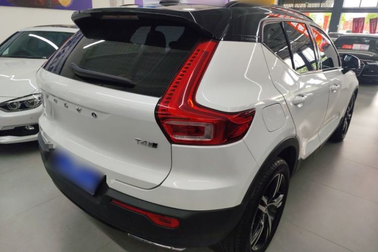 Used Volvo XC40 2020 T4 Four-Wheel Drive Smart & Sporty Edition Rear Right 45 Deg