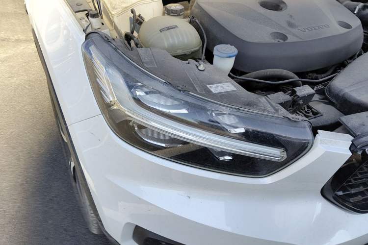 Used Volvo XC40 2020 T4 Four-Wheel Drive Smart Luxury Edition Right Front Headlight