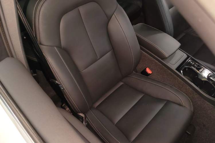 Used Volvo XC40 2020 T4 Four-Wheel Drive Smart Luxury Edition Right Front Seat