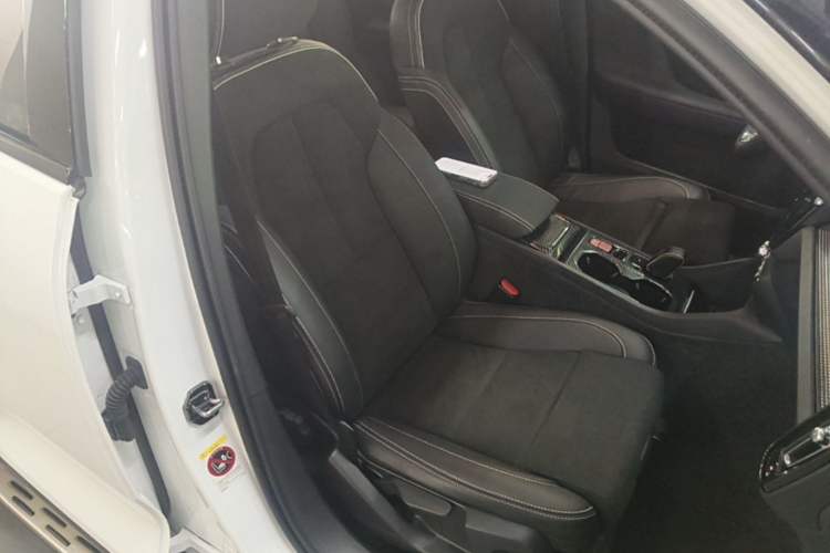 Used Volvo XC40 2020 T4 Four-Wheel Drive Smart & Sporty Edition Right Front Seat