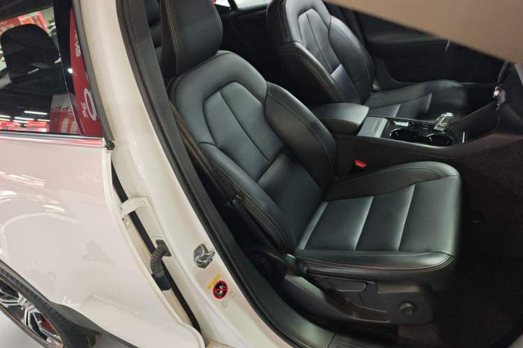 Used Volvo XC40 2020 T4 Four-Wheel Drive Smart Luxury Edition Right Front Seat