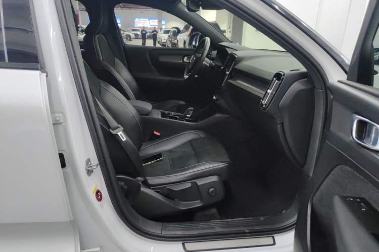 Used Volvo XC40 2020 T4 Four-Wheel Drive Smart & Sporty Edition Right Front Seat