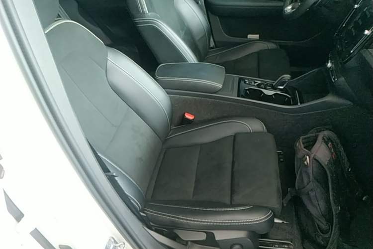 Used Volvo XC40 2020 T4 Four-Wheel Drive Smart & Sporty Edition Right Front Seat