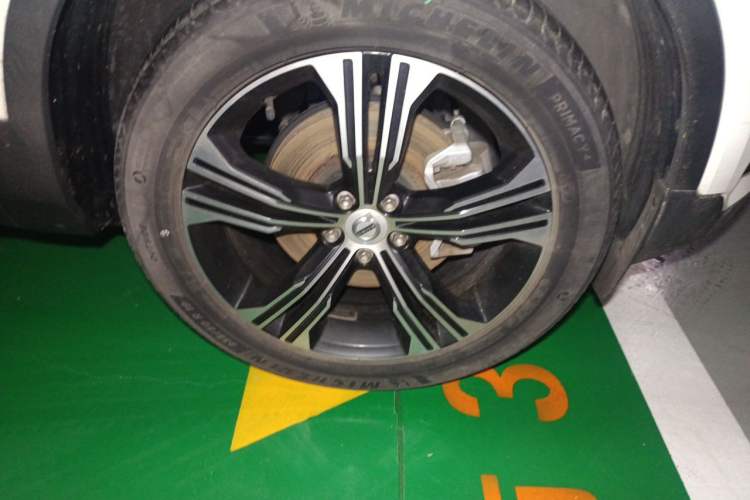 Used Volvo XC40 2020 T4 4x4 Zhiya Luxury Edition Right Front Wheel Hub