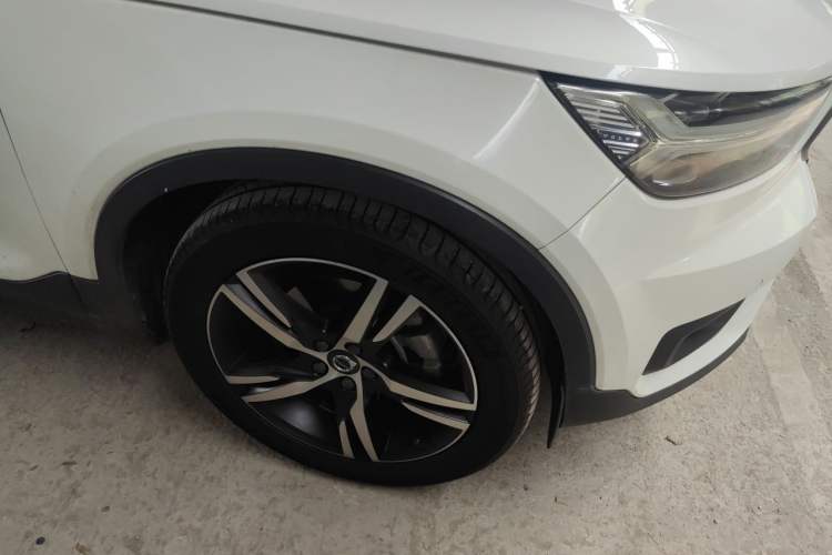 Used Volvo XC40 2020 T4 4x4 Smart Luxury Sport Edition Right Front Wheel Hub