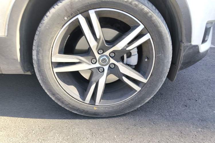 Used Volvo XC40 2020 T4 Four-Wheel Drive Smart Luxury Edition Right Front Wheel Hub