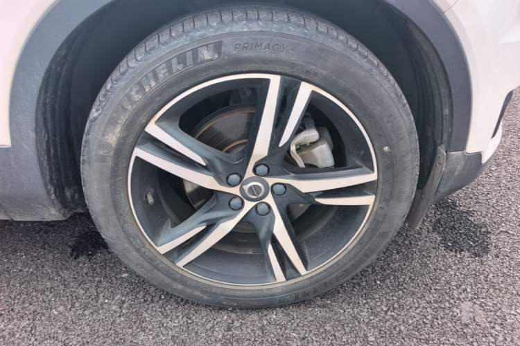 Used Volvo XC40 2020 T4 4x4 Smart Luxury Sport Edition Right Front Wheel Hub