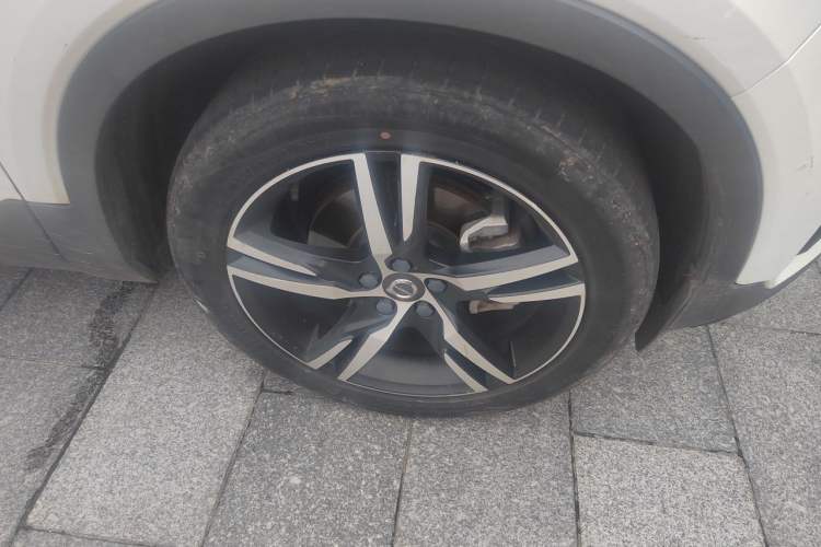 Used Volvo XC40 2020 T4 Four-Wheel Drive Smart & Sporty Edition Right Front Wheel Hub