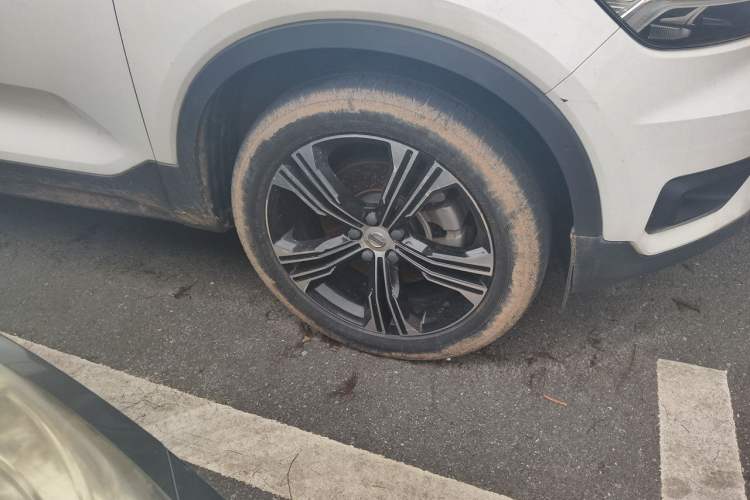 Used Volvo XC40 2020 T4 Four-Wheel Drive Smart & Sporty Edition Right Front Wheel Hub