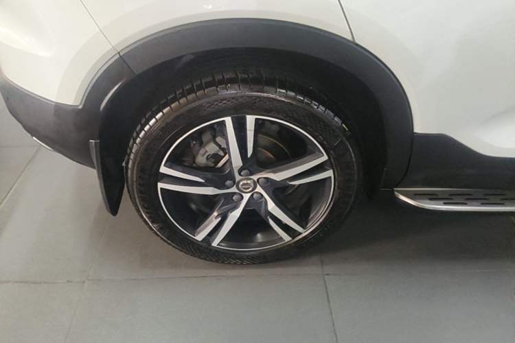 Used Volvo XC40 2020 T4 Four-Wheel Drive Smart & Sporty Edition Right Rear Wheel Hub