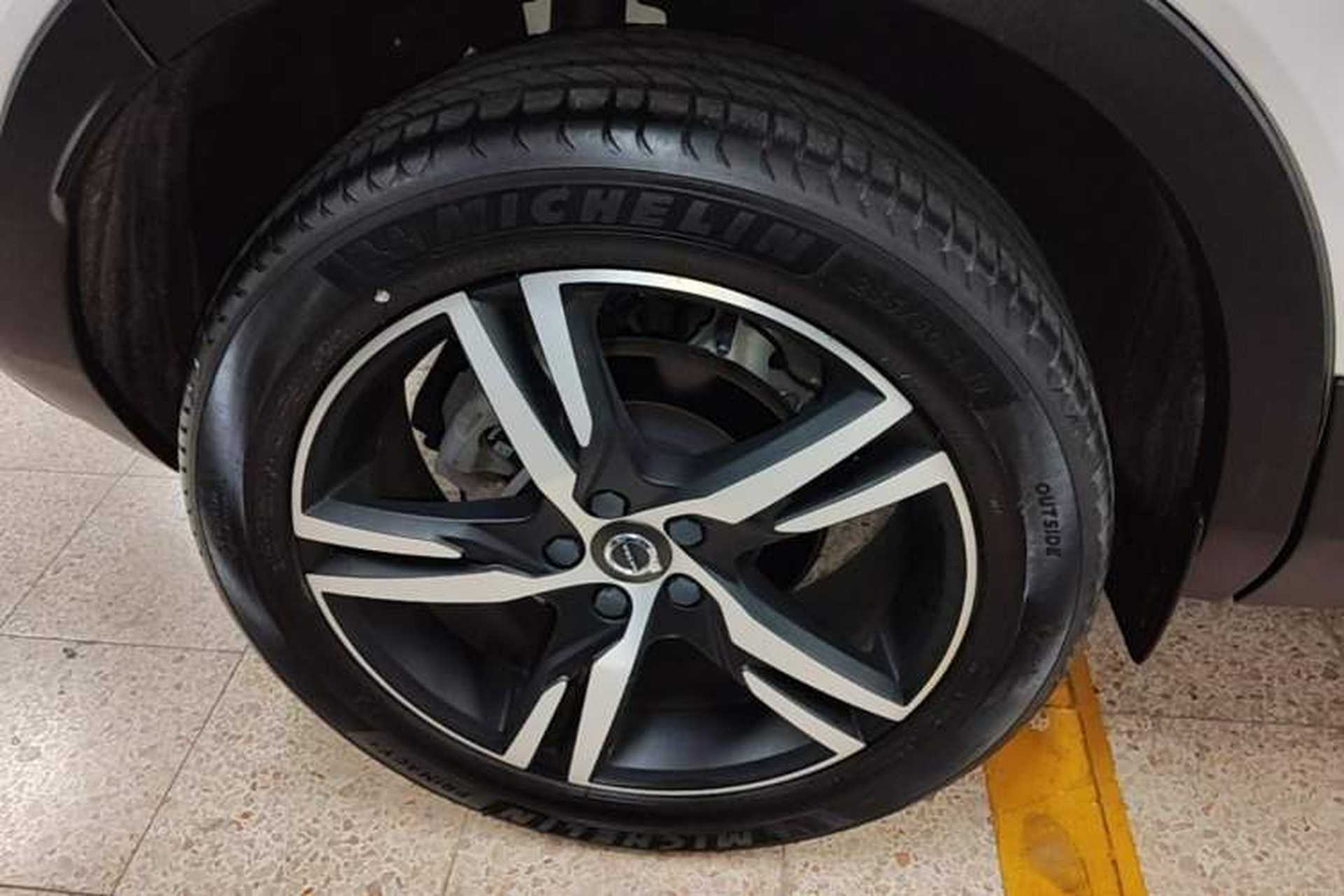 Used Volvo XC40 2020 T4 4x4 Smart Luxury Sport Edition Right Rear Wheel Hub