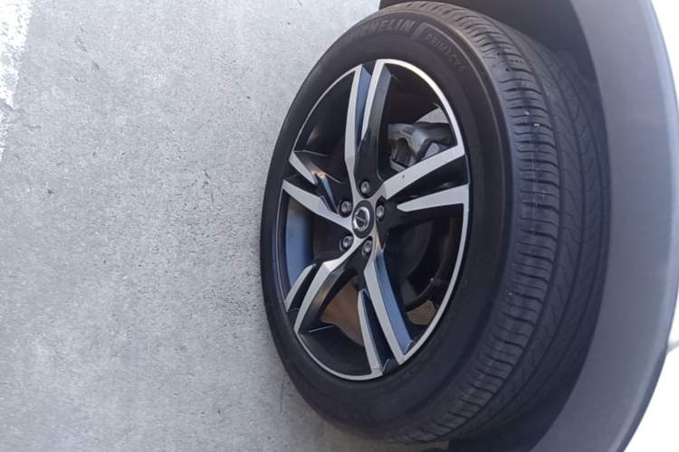 Used Volvo XC40 2020 T4 Four-Wheel Drive Smart & Sporty Edition Right Rear Wheel Hub