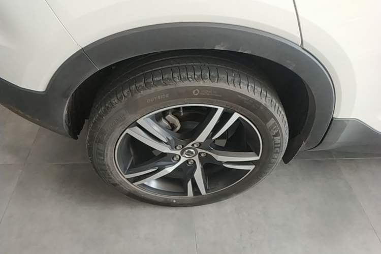 Used Volvo XC40 2020 T4 Four-Wheel Drive Smart & Sporty Edition Right Rear Wheel Hub