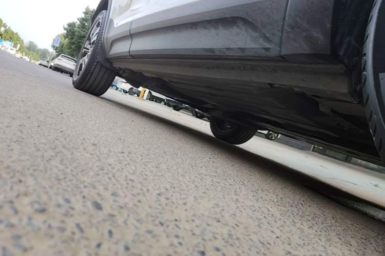 Used Volvo XC40 2020 T4 Four-Wheel Drive Smart Luxury Edition Right Side Sill
