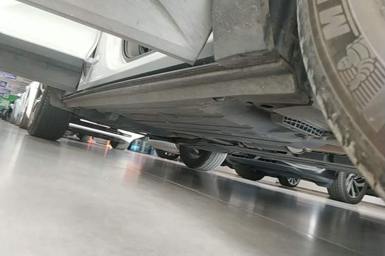 Used Volvo XC40 2020 T4 Four-Wheel Drive Smart & Sporty Edition Right Side Sill
