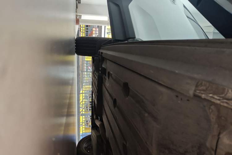 Used Volvo XC40 2020 T4 Four-Wheel Drive Smart Luxury Edition Right Side Sill