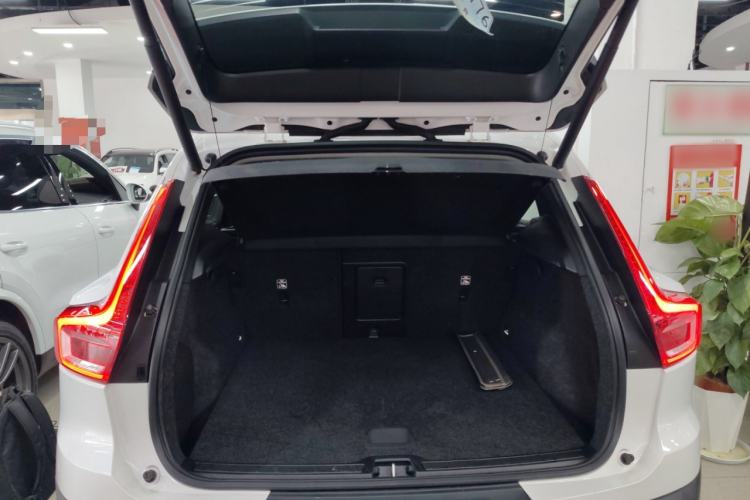 Used Volvo XC40 2020 T4 Four-Wheel Drive Smart Luxury Edition Trunk