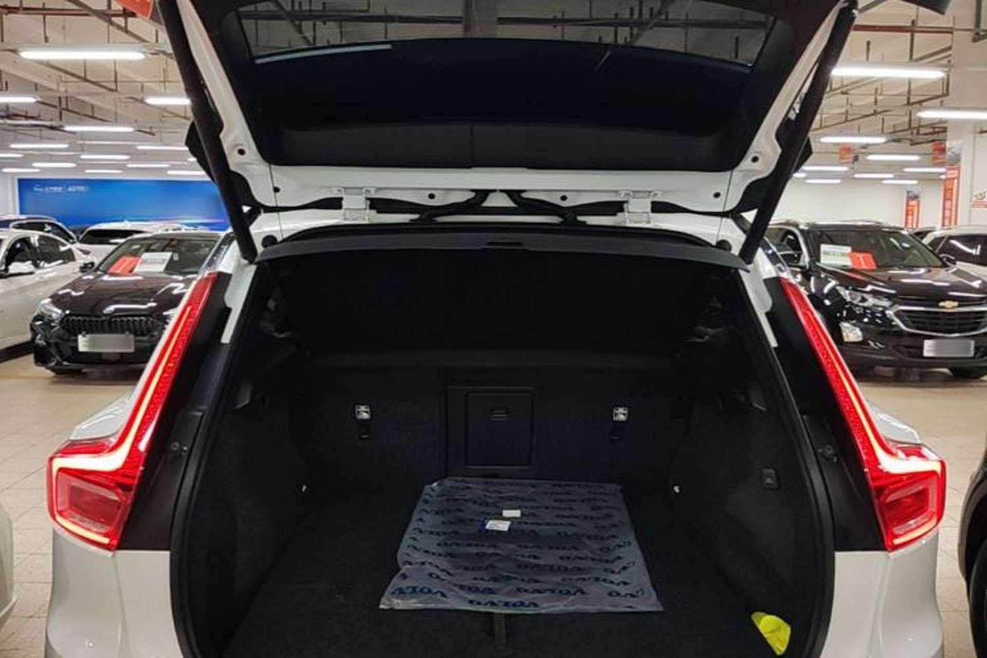 Used Volvo XC40 2020 T4 4x4 Smart Luxury Sport Edition Trunk