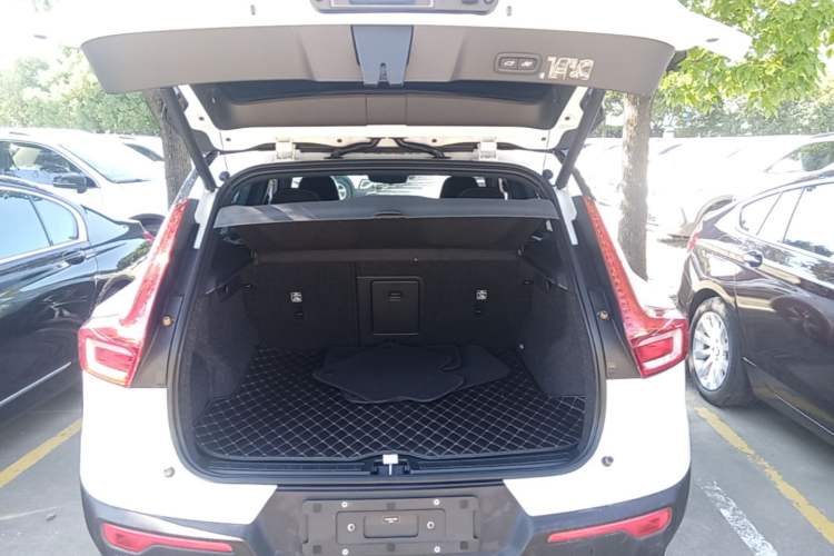 Used Volvo XC40 2020 T4 Four-Wheel Drive Smart & Sporty Edition Trunk