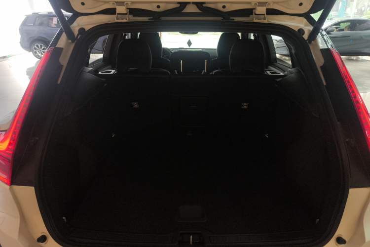 Used Volvo XC40 2020 T4 Four-Wheel Drive Smart & Sporty Edition Trunk