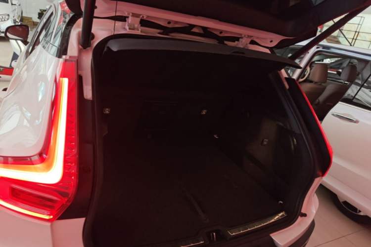 Used Volvo XC40 2020 T4 4x4 Smart Luxury Sport Edition Trunk