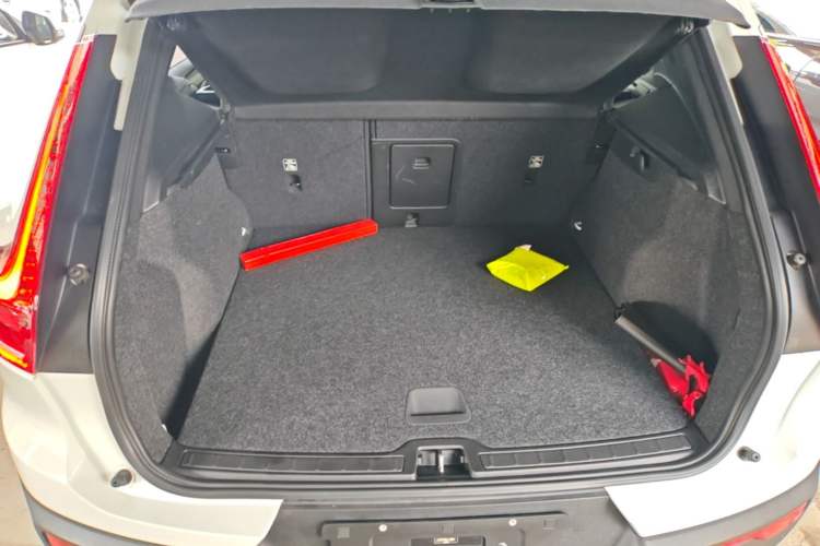 Used Volvo XC40 2020 T3 Smart & Stylish Edition Trunk