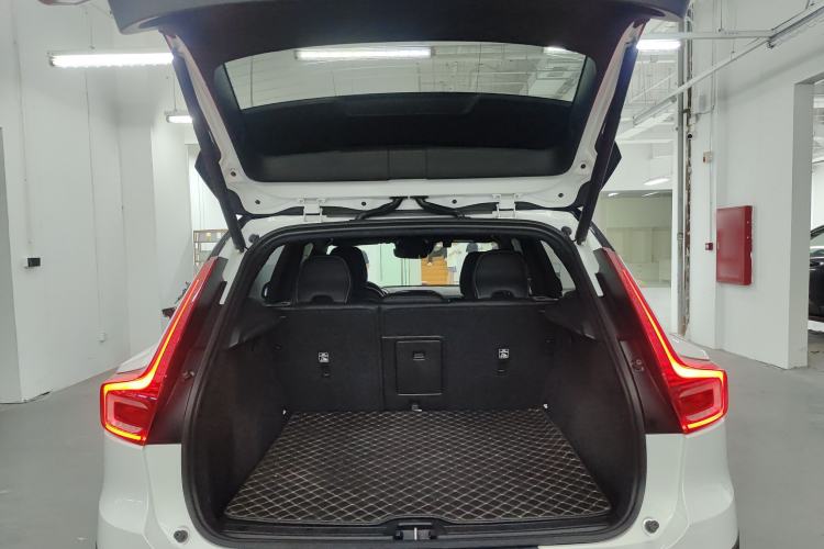 Used Volvo XC40 2020 T4 Four-Wheel Drive Smart & Sporty Edition Trunk