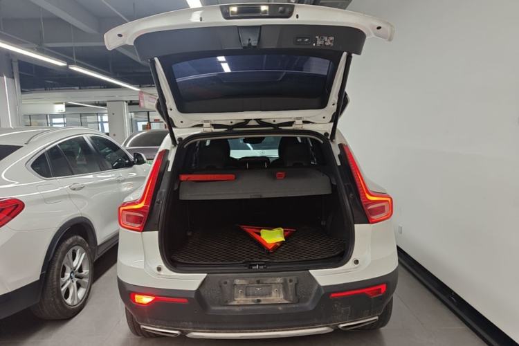 Used Volvo XC40 2020 T4 Four-Wheel Drive Smart Luxury Edition Trunk
