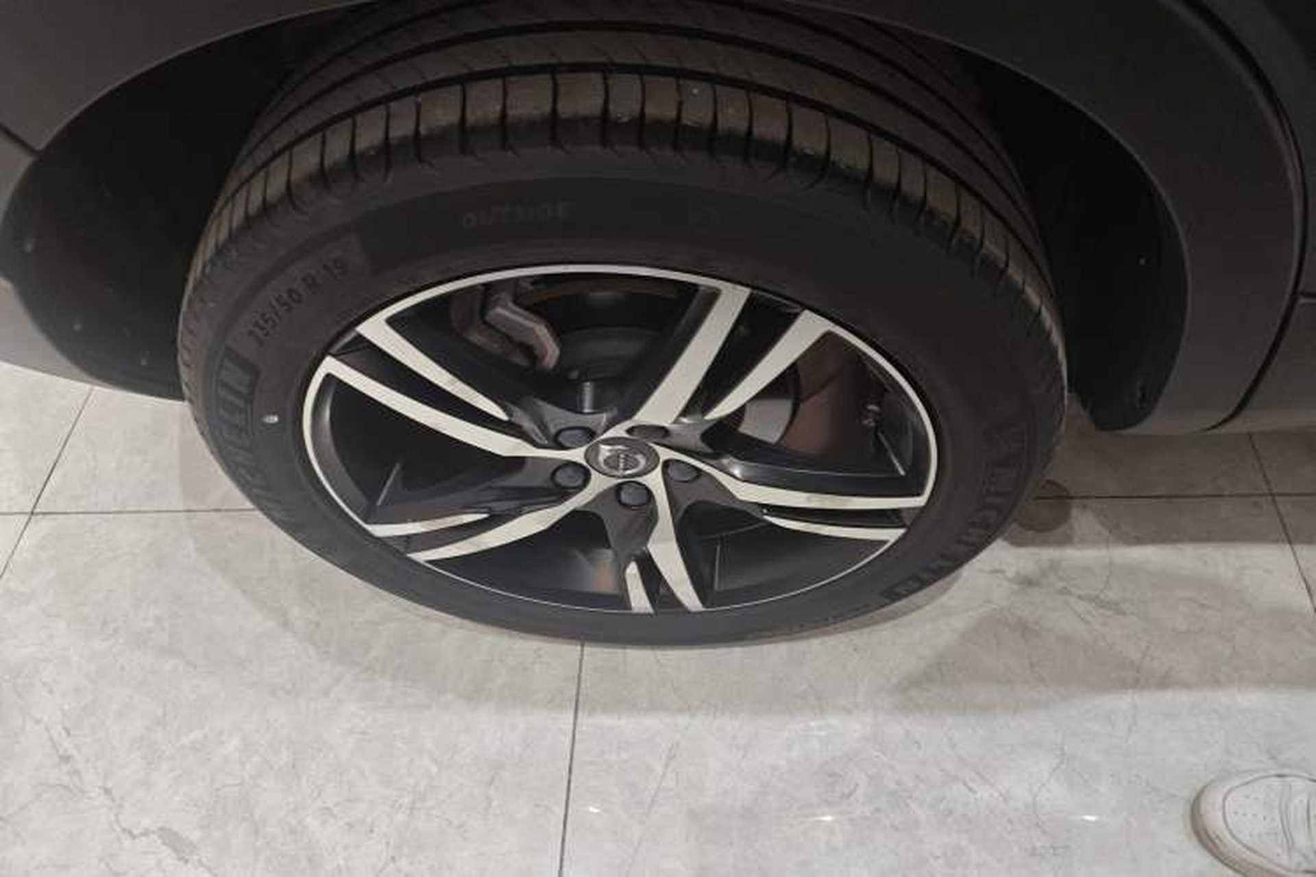 Used Volvo XC40 2021 T4 Four-Wheel Drive Smart & Sporty Edition Right Rear Wheel Hub