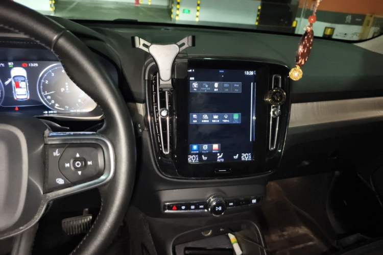 Used Volvo XC40 2021 T4 Four-Wheel Drive Smart Luxury Edition Audio And AC Panel