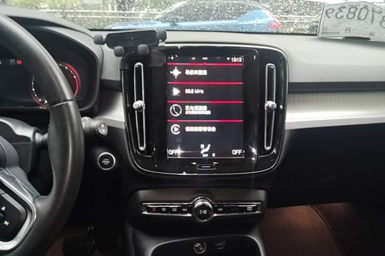 Used Volvo XC40 2021 T4 4x4 SmartDrive Fashion Edition Audio And AC Panel