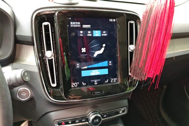 Used Volvo XC40 2021 T4 Four-Wheel Drive Smart Luxury Edition Audio And AC Panel