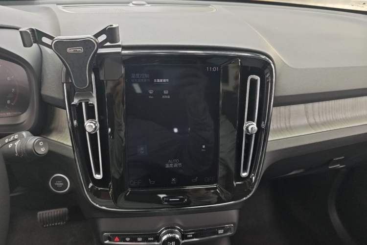 Used Volvo XC40 2021 T4 Four-Wheel Drive Smart Luxury Edition Audio And AC Panel