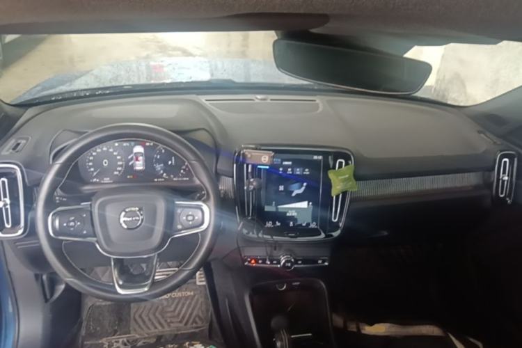 Used Volvo XC40 2021 T4 Four-Wheel Drive Smart & Sporty Edition Center Console